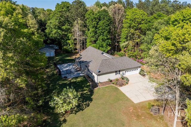 26 Tuxedo Drive, Commerce, GA 30529
