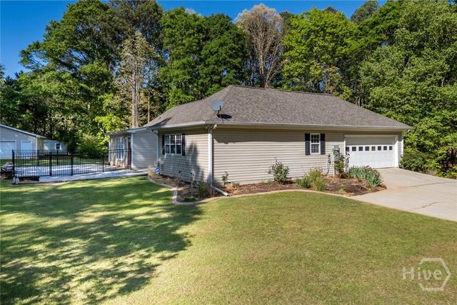 26 Tuxedo Drive, Commerce, GA 30529