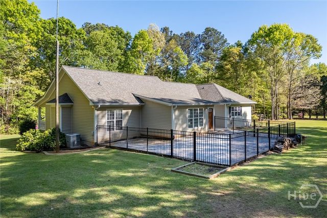 26 Tuxedo Drive, Commerce, GA 30529