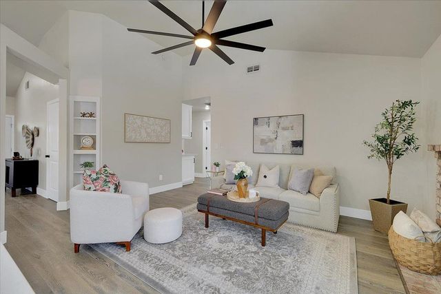 1924 Pebble Beach Dr, Yuba City, CA 95993