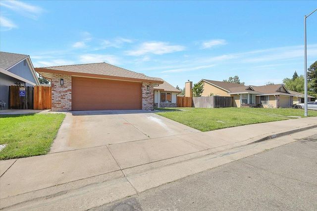 1924 Pebble Beach Dr, Yuba City, CA 95993