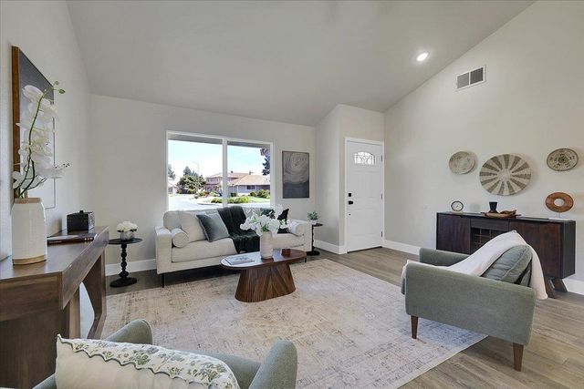 1924 Pebble Beach Dr, Yuba City, CA 95993
