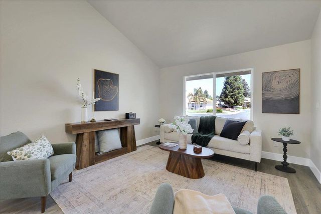 1924 Pebble Beach Dr, Yuba City, CA 95993