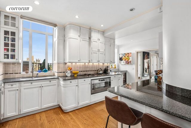 25 Central Park W Apt 21Q, New York City, NY 10023