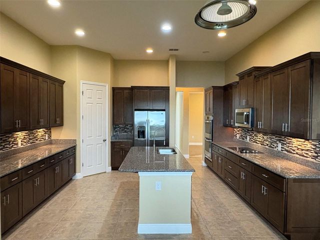 3700 PARADISO CIRCLE, Kissimmee, FL 34746