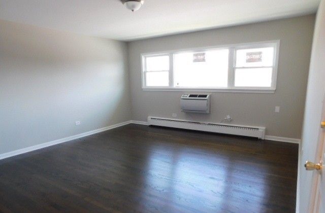 520 N Wolf 301, Hillside, IL 60162