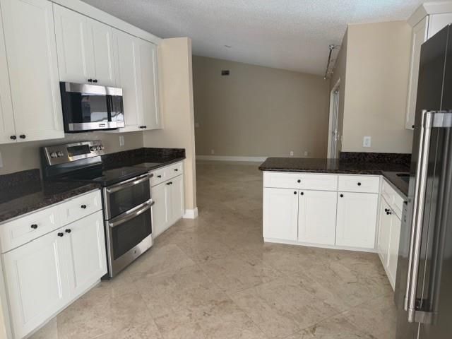 5182 NW 48th Ave, Coconut Creek, FL 33073