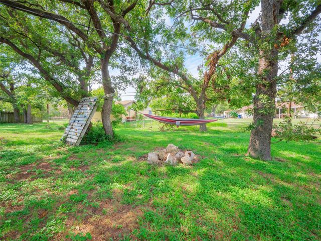 1806 Murray Ave, Rockdale, TX 76567