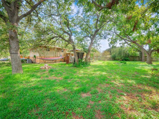 1806 Murray Ave, Rockdale, TX 76567