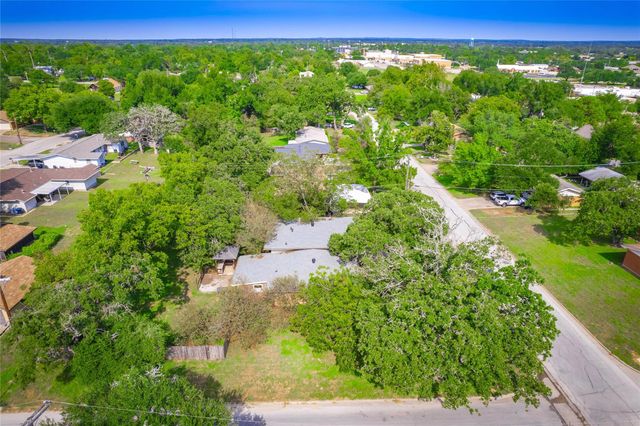 1806 Murray Ave, Rockdale, TX 76567