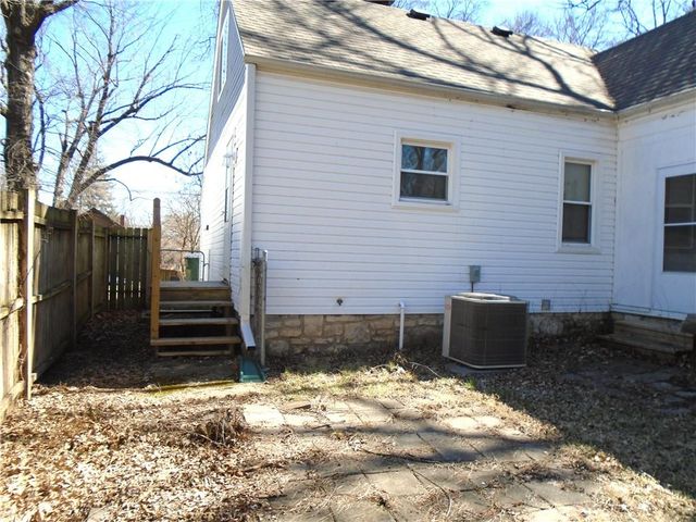 1308 6th Avenue, Leavenworth, KS 66048