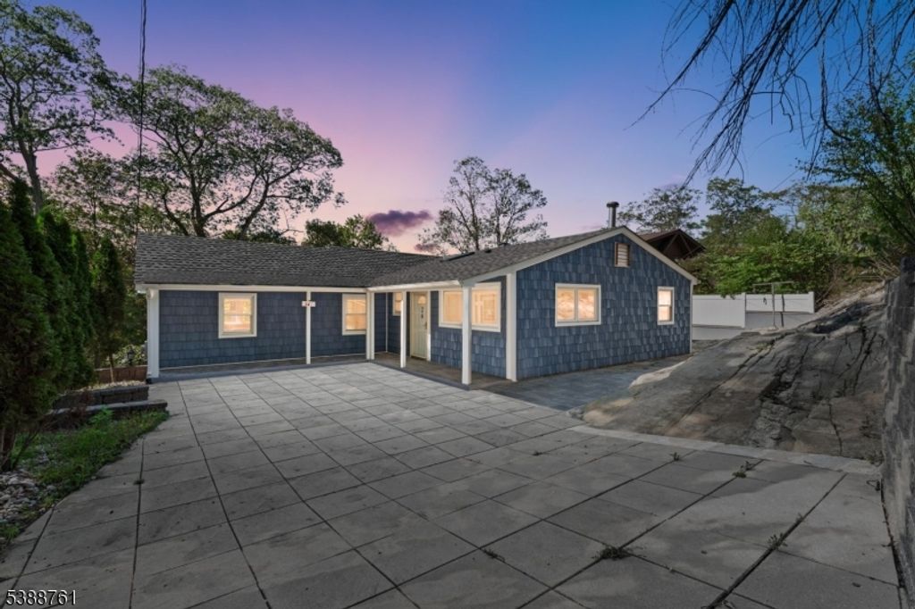 26 Rock Rd, West Milford Twp., NJ 07480
