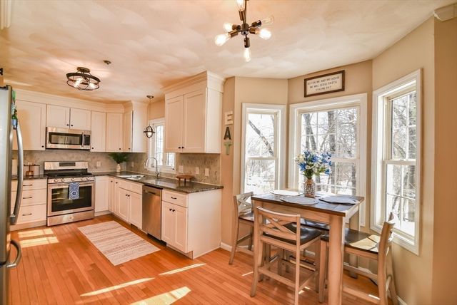 12 Scotland Heights Rd, Haverhill, MA 01832