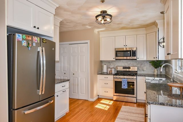 12 Scotland Heights Rd, Haverhill, MA 01832