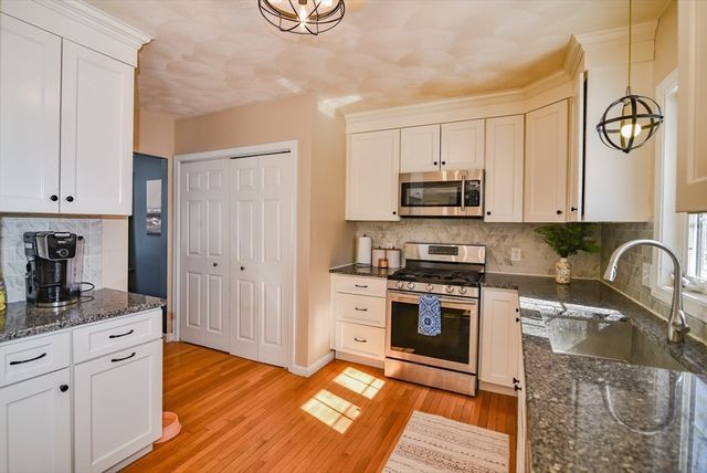 12 Scotland Heights Rd, Haverhill, MA 01832