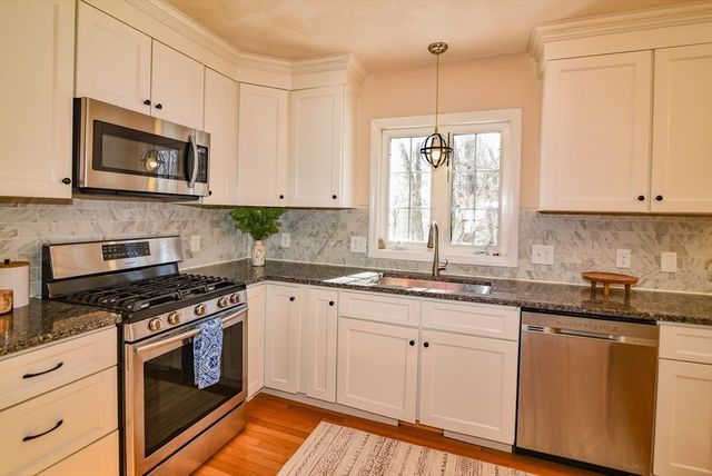 12 Scotland Heights Rd, Haverhill, MA 01832