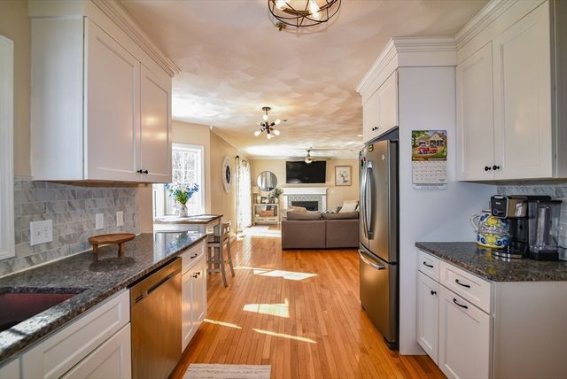 12 Scotland Heights Rd, Haverhill, MA 01832