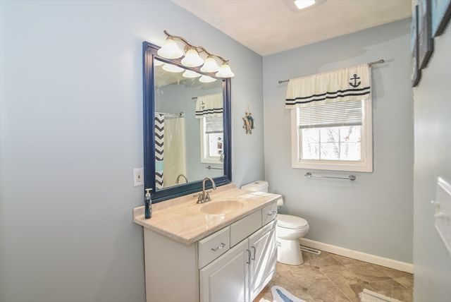 12 Scotland Heights Rd, Haverhill, MA 01832