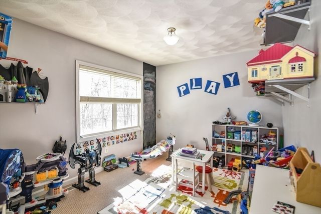 12 Scotland Heights Rd, Haverhill, MA 01832