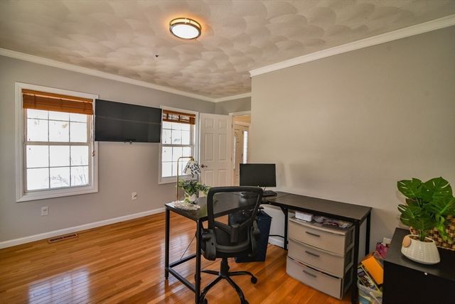 12 Scotland Heights Rd, Haverhill, MA 01832