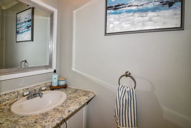 12 Scotland Heights Rd, Haverhill, MA 01832