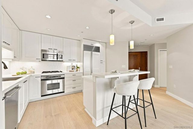 700 W Harbor Dr 1805, San Diego, CA 92101