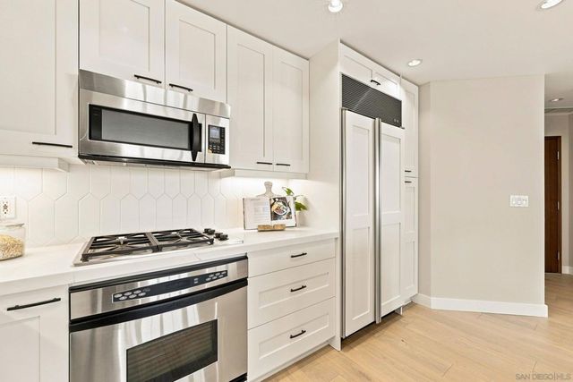 700 W Harbor Dr 1805, San Diego, CA 92101