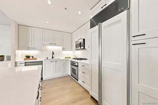 700 W Harbor Dr 1805, San Diego, CA 92101