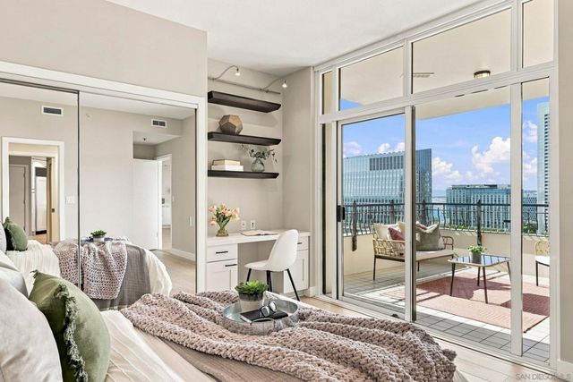 700 W Harbor Dr 1805, San Diego, CA 92101
