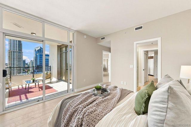 700 W Harbor Dr 1805, San Diego, CA 92101