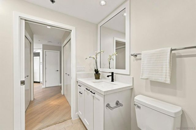 700 W Harbor Dr 1805, San Diego, CA 92101