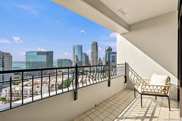 700 W Harbor Dr 1805, San Diego, CA 92101