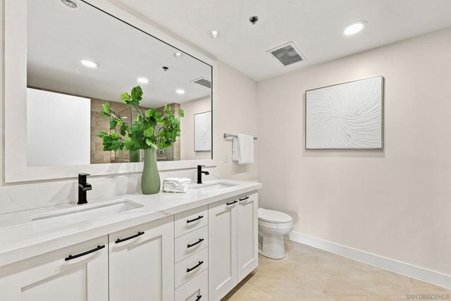 700 W Harbor Dr 1805, San Diego, CA 92101