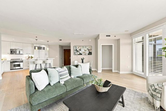 700 W Harbor Dr 1805, San Diego, CA 92101