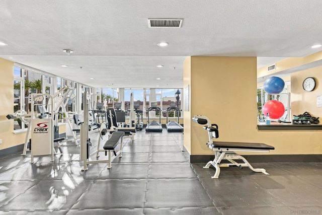 700 W Harbor Dr 1805, San Diego, CA 92101