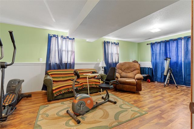 903 4th Avenue SE, Altoona, IA 50009