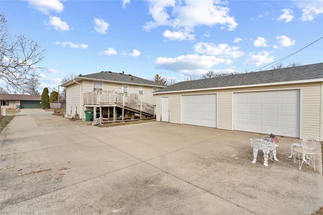 903 4th Avenue SE, Altoona, IA 50009