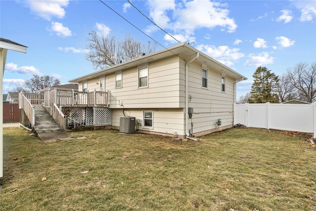 903 4th Avenue SE, Altoona, IA 50009