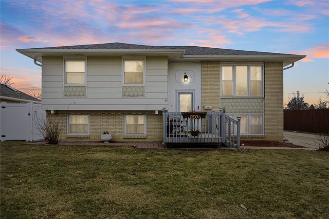 903 4th Avenue SE, Altoona, IA 50009