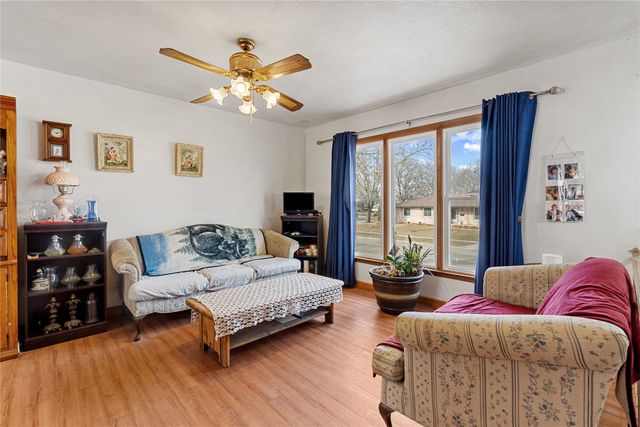 903 4th Avenue SE, Altoona, IA 50009