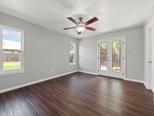 1002 Cresswell DR, Pflugerville, TX 78660