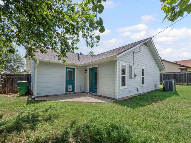 1002 Cresswell DR, Pflugerville, TX 78660