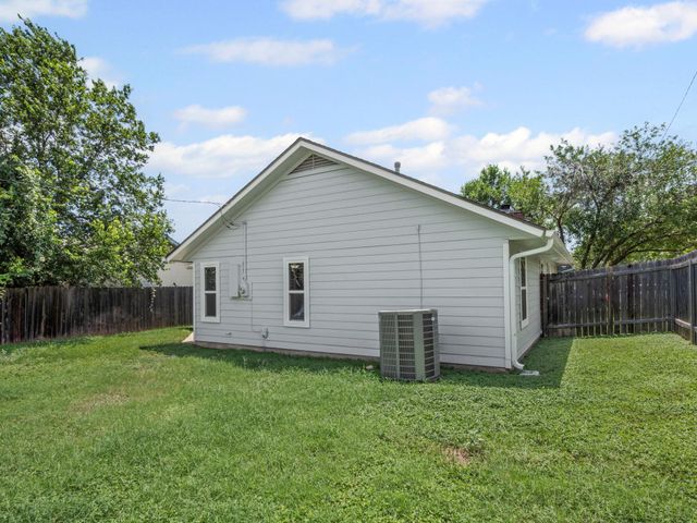 1002 Cresswell DR, Pflugerville, TX 78660