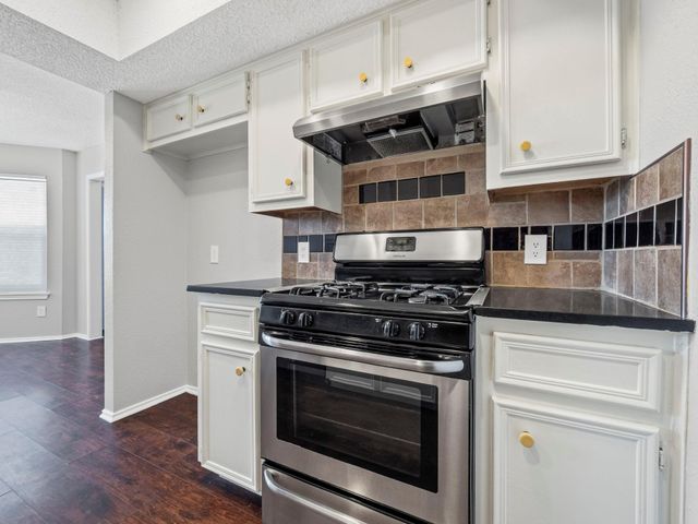 1002 Cresswell DR, Pflugerville, TX 78660