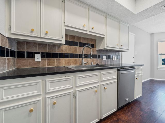 1002 Cresswell DR, Pflugerville, TX 78660