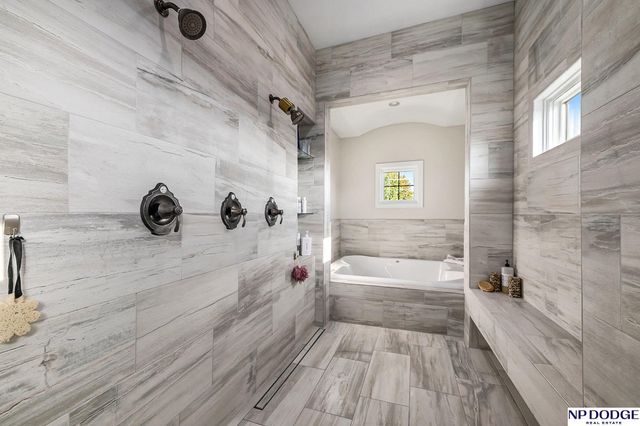 21313 Hickory Street, Omaha, NE 68022