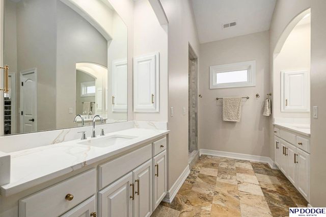 21313 Hickory Street, Omaha, NE 68022