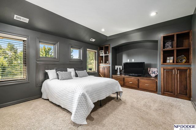 21313 Hickory Street, Omaha, NE 68022