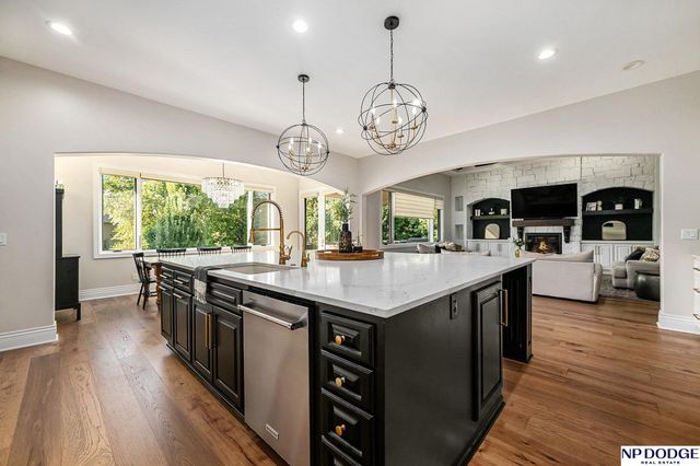 21313 Hickory Street, Omaha, NE 68022