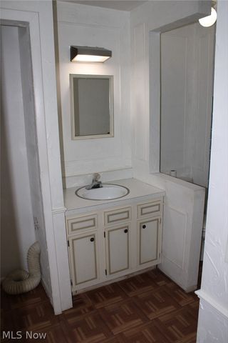 8557 N Akins Road 103, North Royalton, OH 44133
